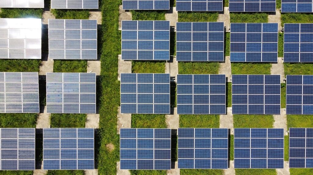 As Maiores Mentiras Sobre Energia Solar que Você Precisa Desconstruir